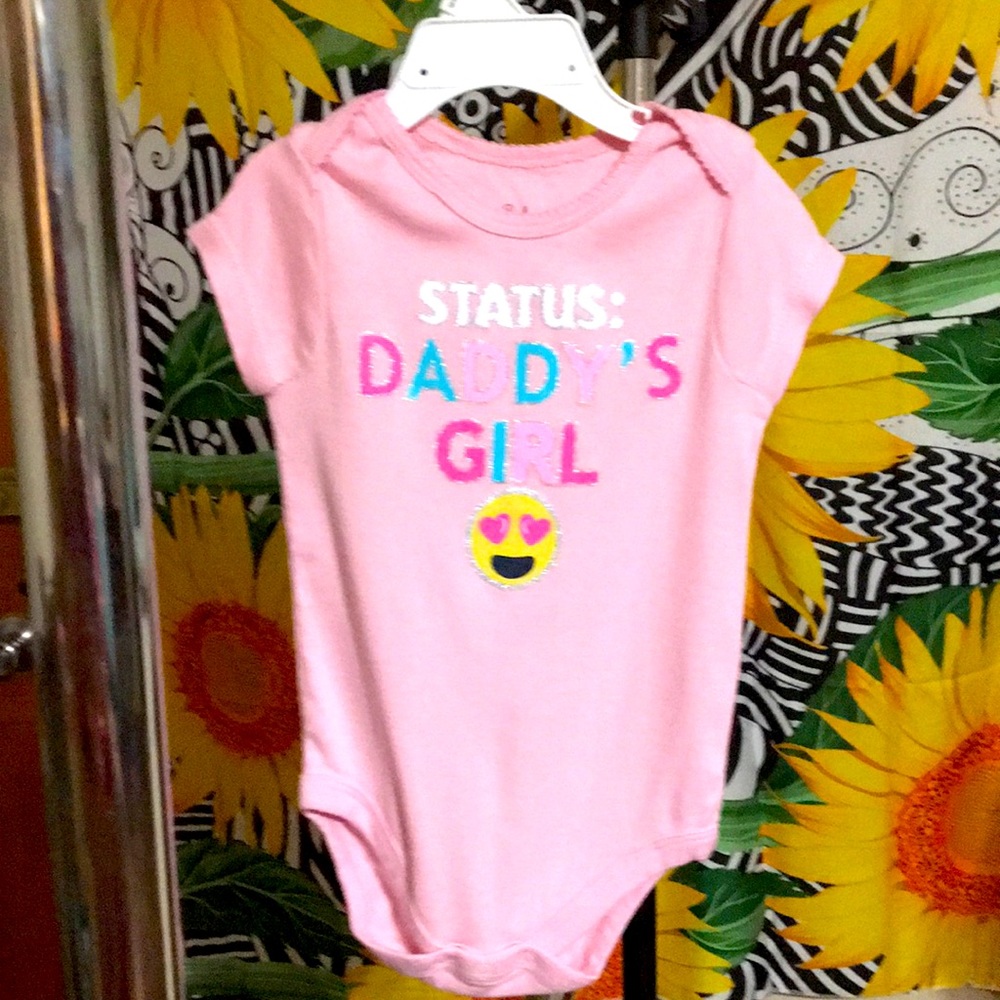 Pink “Status: Daddy’s Girl Bodysuit size 12M